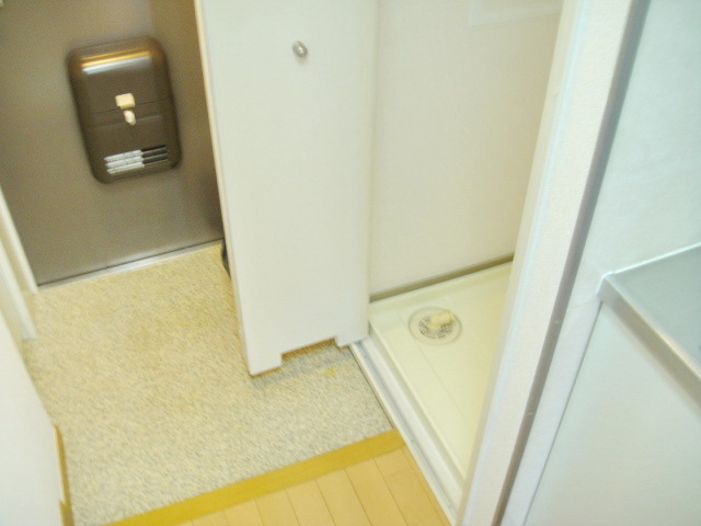 収納　玄関に洗濯機置き場があります！