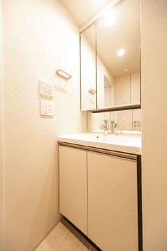 洗面設備　☆朝の支度に便利な独立洗面☆