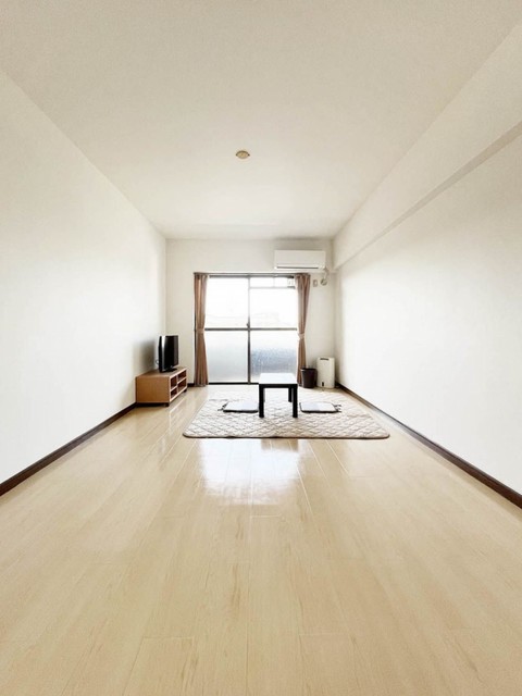 居室・リビング　【居間・リビング】洋室　家具はありません。※同タイプ部屋別