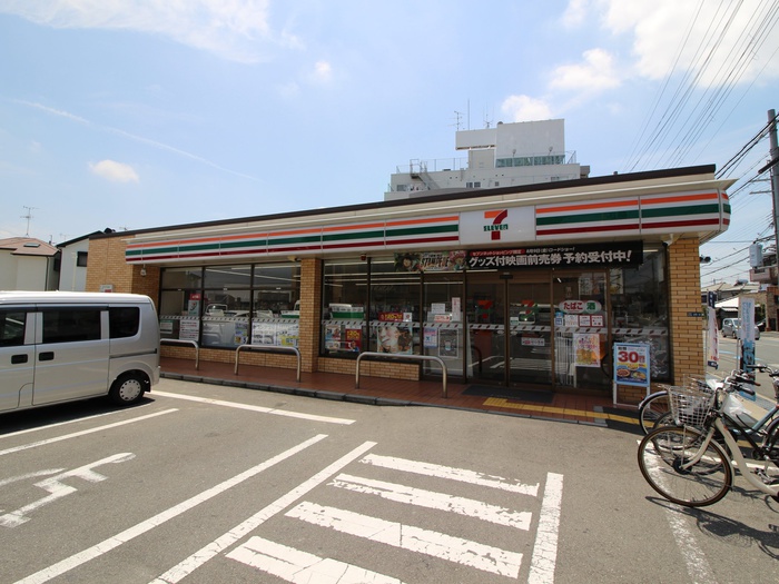 コンビニ　セブンイレブン（コンビニ）まで400m