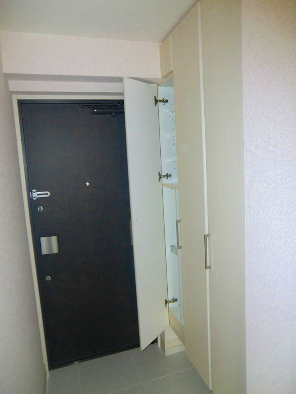 玄関　別階層3号室参考写真。