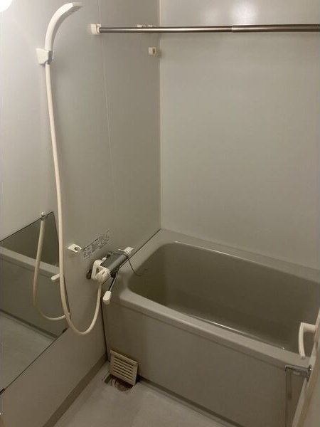 バス・シャワールーム　※写真は同じマンションの違う部屋のものになります。