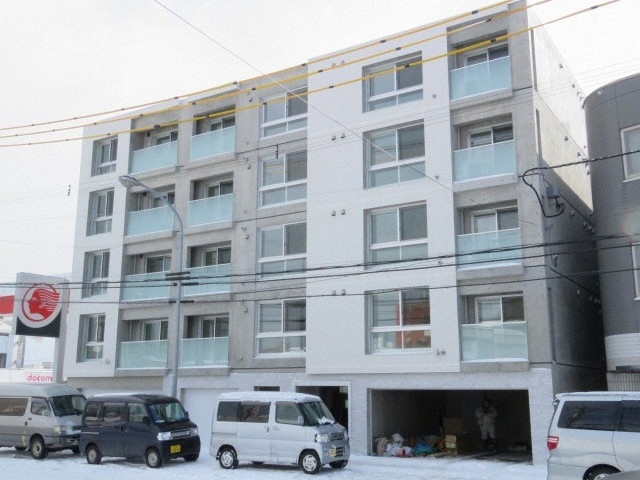建物外観　☆地下鉄東豊線豊平公園駅まで徒歩7分！