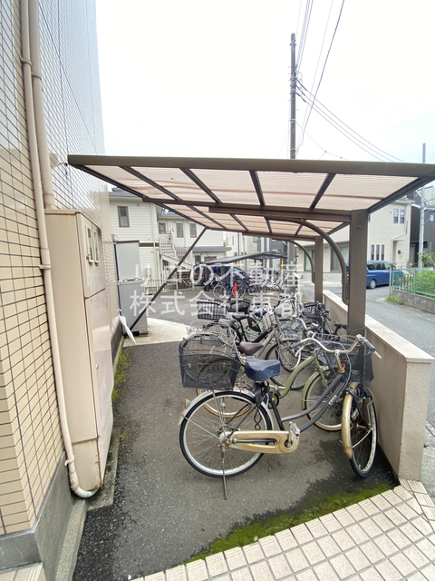 その他共有部分　雨の日でも安心☆屋根付の駐輪場です☆