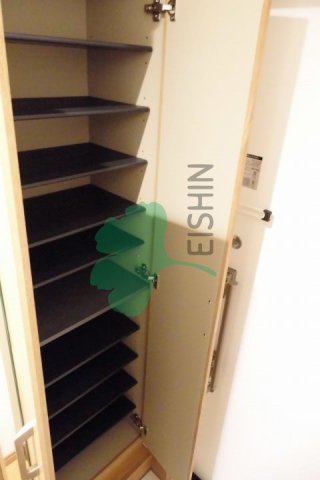 玄関　姿見付きシューズボックス