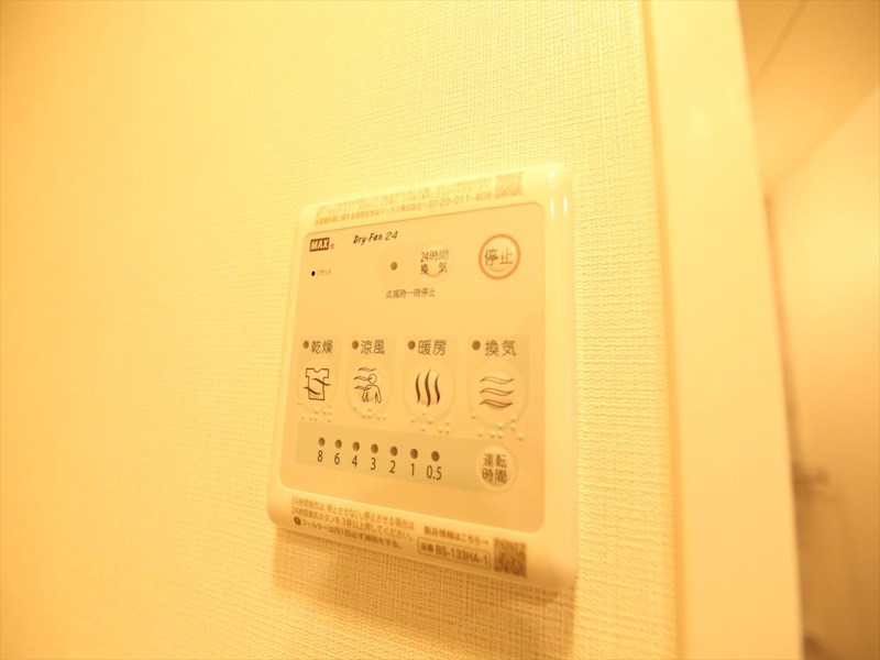 その他設備　浴室暖房乾燥機付き