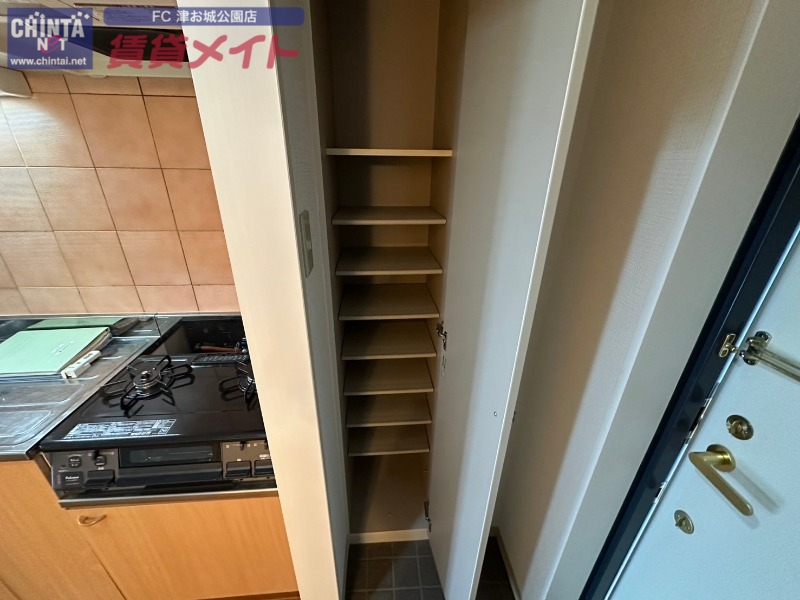 収納　同型参考写真