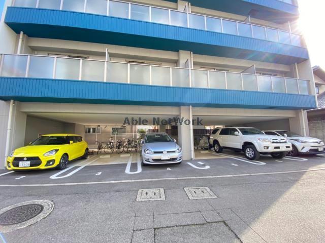 駐車場　駐車場