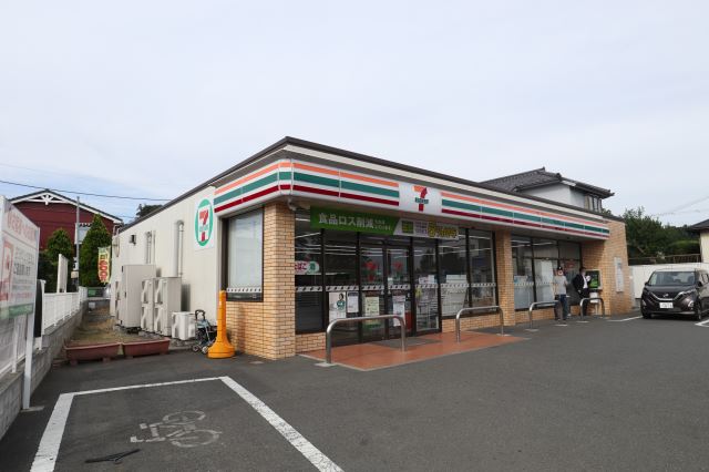 コンビニ　セブンイレブン（コンビニ）まで1100m