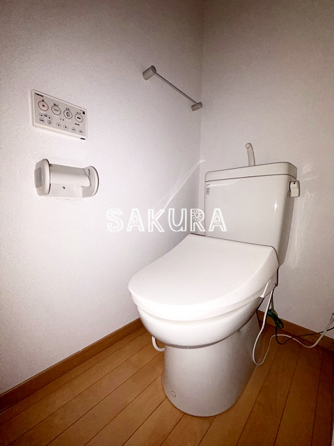 トイレ　落ち着いた色調のトイレです♪