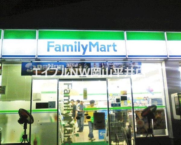 コンビニ　ファミリーマート築港新町店（コンビニ）まで267m