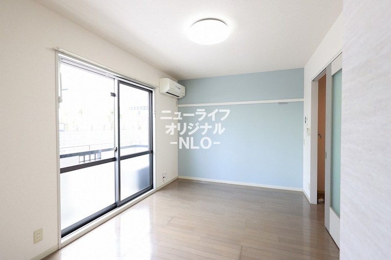 居室・リビング　洋室6.9帖/エアコン付きでオールシーズン快適♪