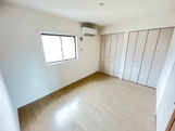 その他部屋・スペース　洋室部分・エアコン付きで快適なお部屋です◎