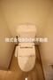 トイレ　落ち着いた色調のトイレです