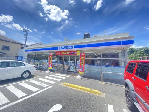 コンビニ　ローソン 千種楠元町店（コンビニ）まで377m