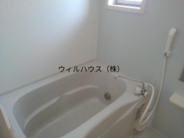 バス・シャワールーム　浴室乾燥機、追い焚き機能付きバス！