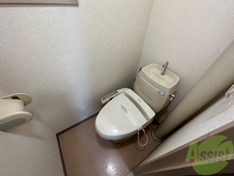 トイレ　温水洗浄便座付きのトイレは、使用しやすくうれしいですね。