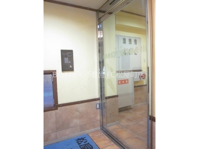 エントランス　マンション共用部分（オートロック付き）