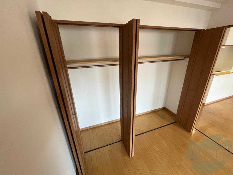 収納　洋室にある収納です。間口も広くて便利です！
