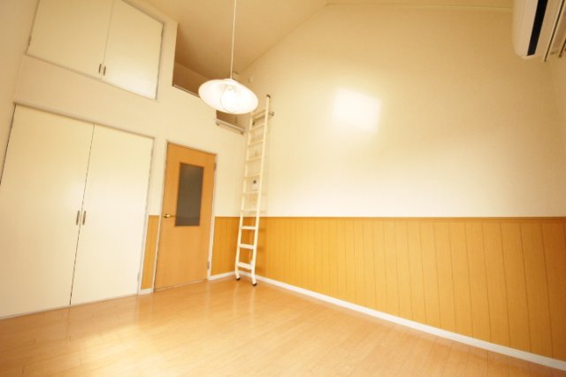 居室・リビング　※同タイプの別の部屋の写真です。