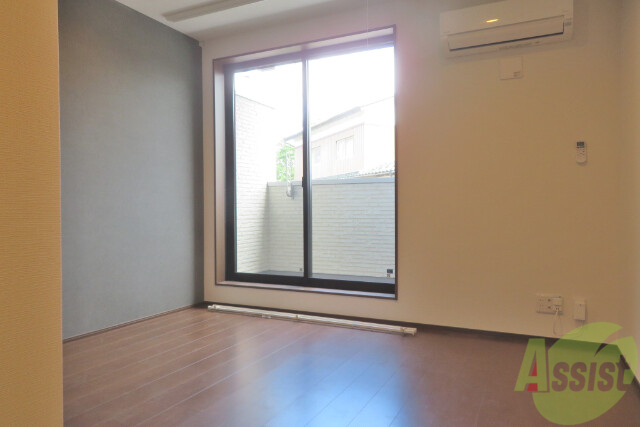 居室・リビング　リビングです。アクセントクロスのお洒落なお部屋ですね。