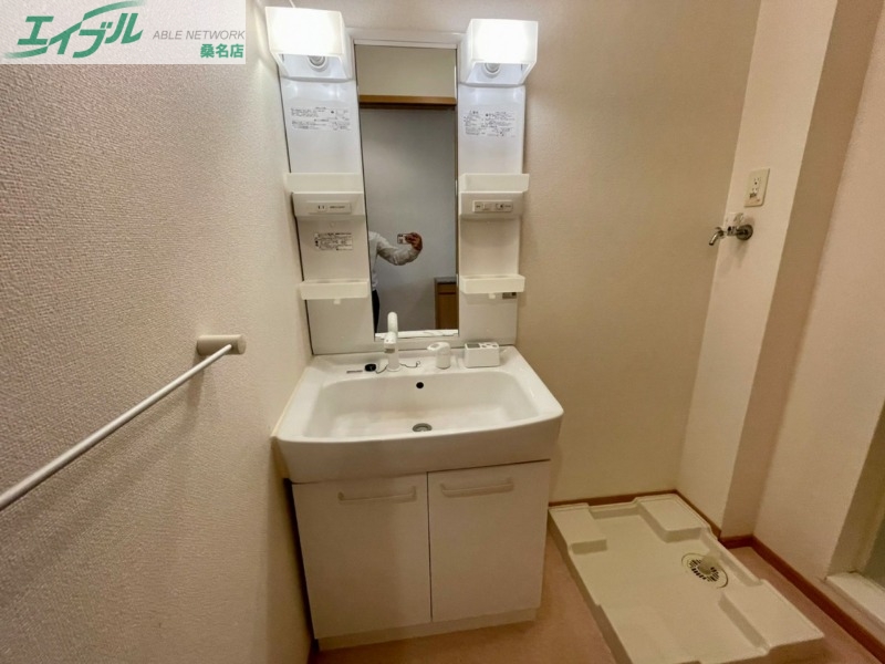 洗面設備　同型参考写真です