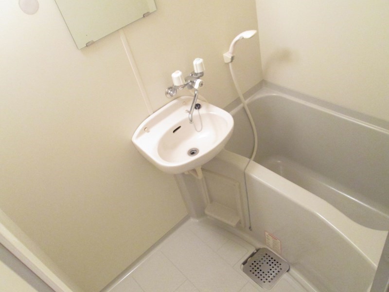 バス・シャワールーム　別部屋の写真になります。
