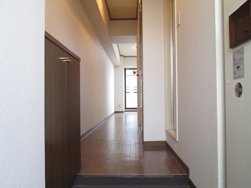 玄関　別部屋の写真になります。