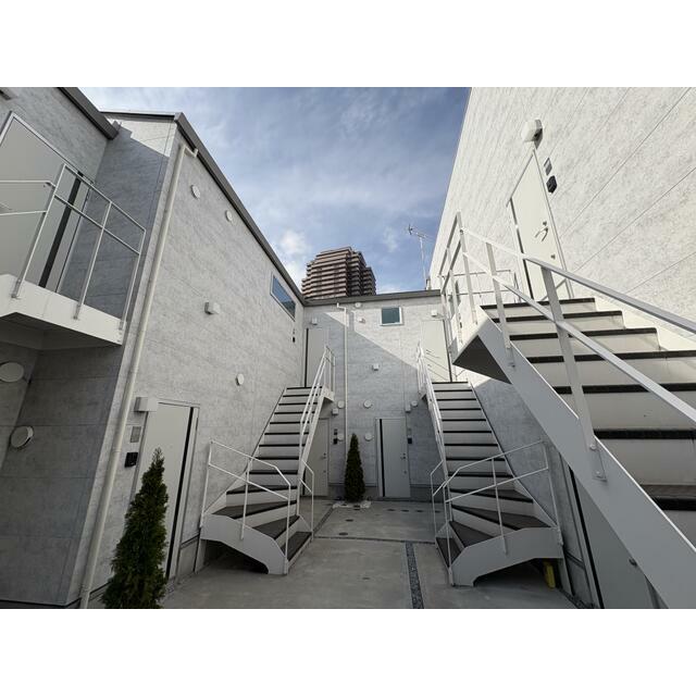 建物外観　お部屋には専用階段があります