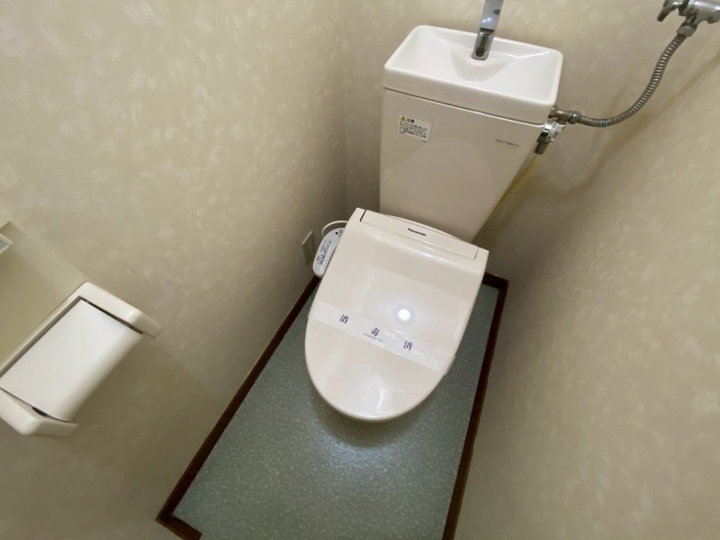 トイレ　こちらはトイレです。清潔感があり、安心して使用できます。