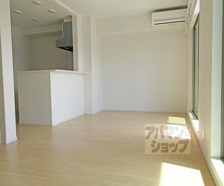 居室・リビング　開放感のある広い室内です