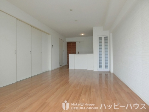 居室・リビング　同物件の反転タイプのお部屋のお写真です。現況優先でお願いしま