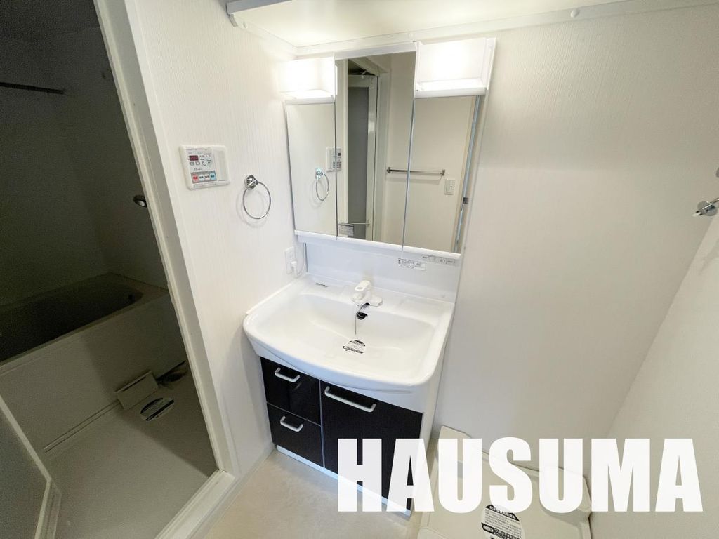 洗面設備　※他号室写真使用（反転）