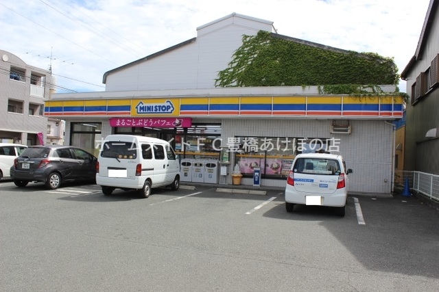 コンビニ　ミニストップ鴨田町店（コンビニ）まで457m