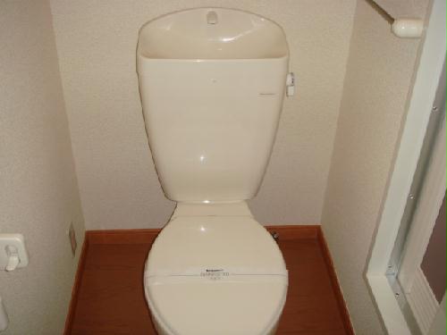 トイレ　トイレはシンプルなタイプです。
