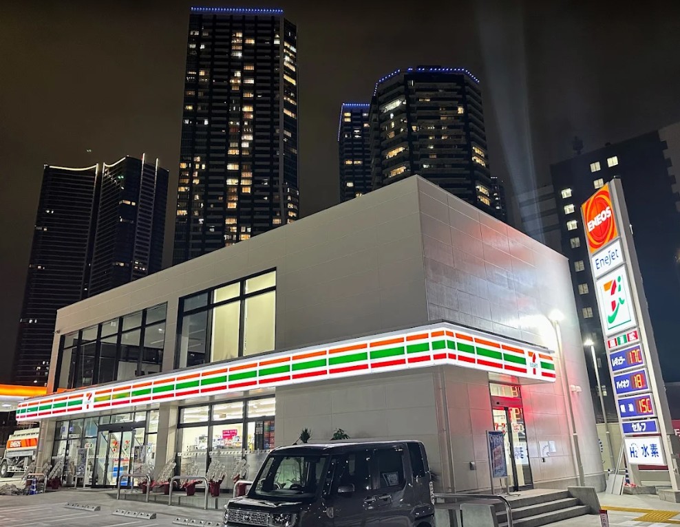 コンビニ　セブンイレブン晴海店（コンビニ）まで525m