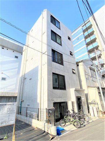 建物外観　おしゃれと重厚感を併せたエントランス。