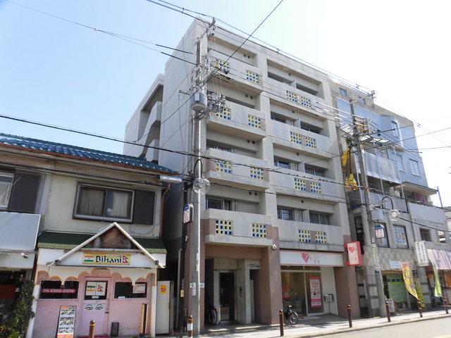 建物外観　日当たりのよい明るいマンションです。