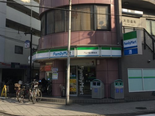 コンビニ　ファミリーマート アムト相川駅前店（コンビニ）まで89m