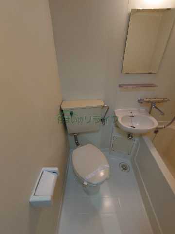 トイレ　別部屋同タイプ部屋の参考写真となります。