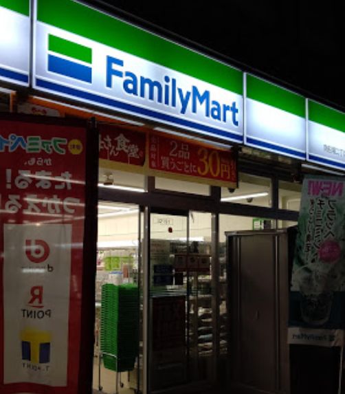 コンビニ　ファミリーマート 南船場二丁目店（コンビニ）まで42m