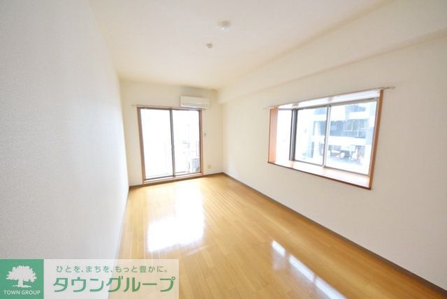 居室・リビング　角部屋のみ出窓があります！お部屋探しはタウンハウジング千葉…