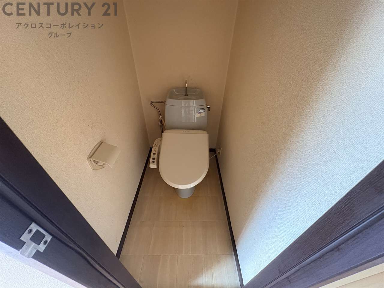 トイレ　温水洗浄便座付きのトイレです♪