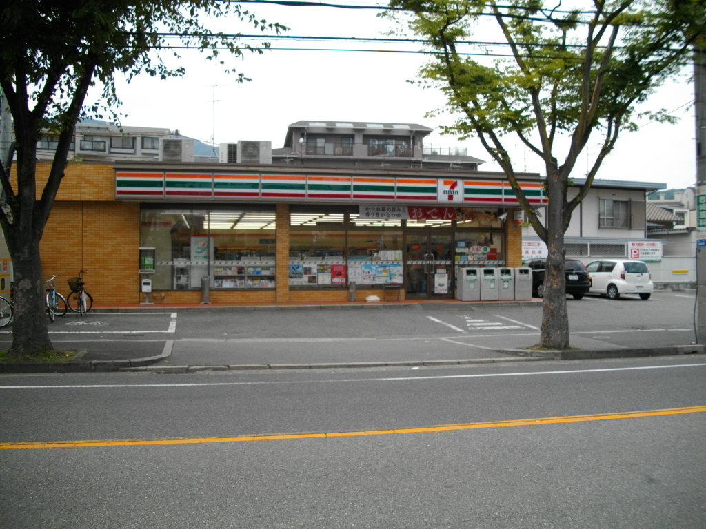 コンビニ　ファミリーマート西宮鳴尾浜店（コンビニ）まで72m