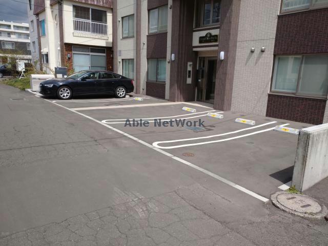 駐車場　駐車場