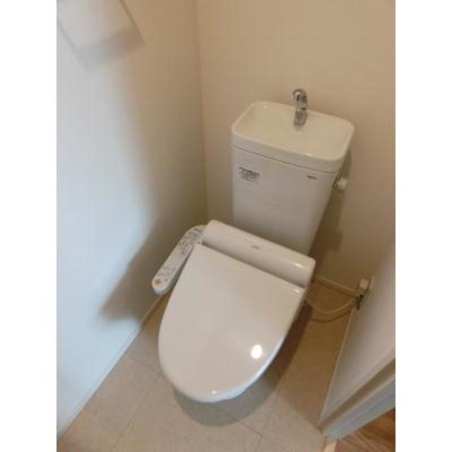 トイレ　※写真は同タイプ住戸です。