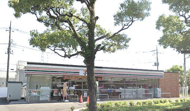 コンビニ　セブンイレブン横浜都筑桜並木店（コンビニ）まで737m