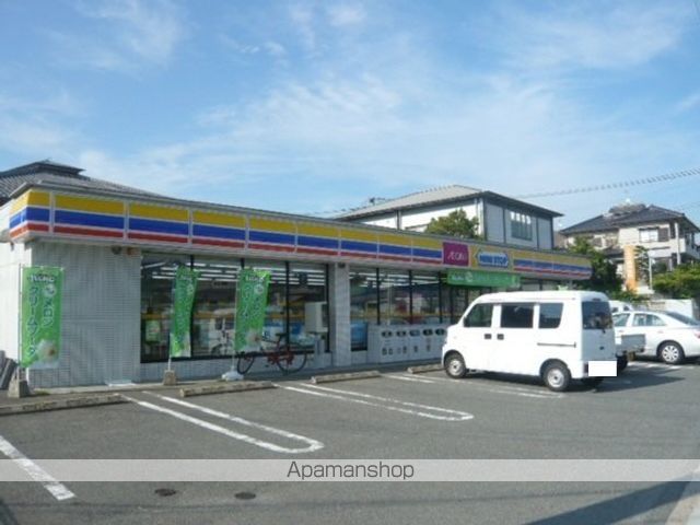 コンビニ　ミニストップ（コンビニ）まで700m