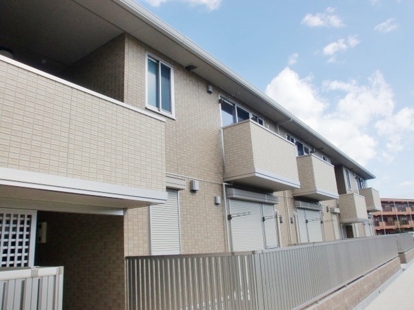 建物外観　モニター付きインターホンで安心です♪