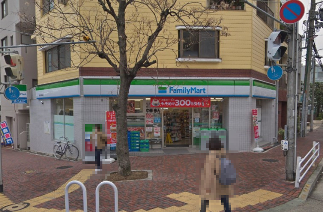 コンビニ　ファミリーマート 阪神岩屋駅前店（コンビニ）まで338m